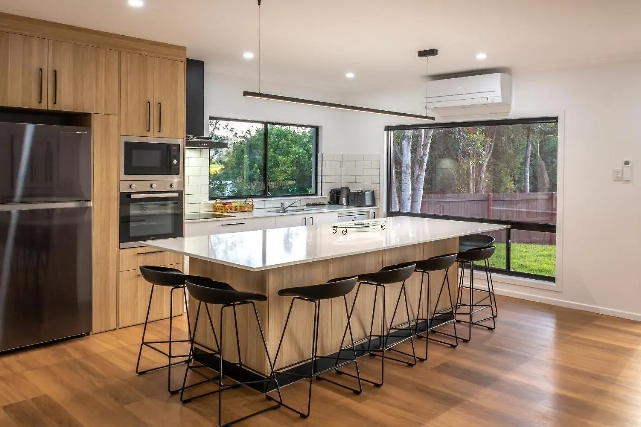 Birds 'N' Bloom Cottages Yungaburra Australia
