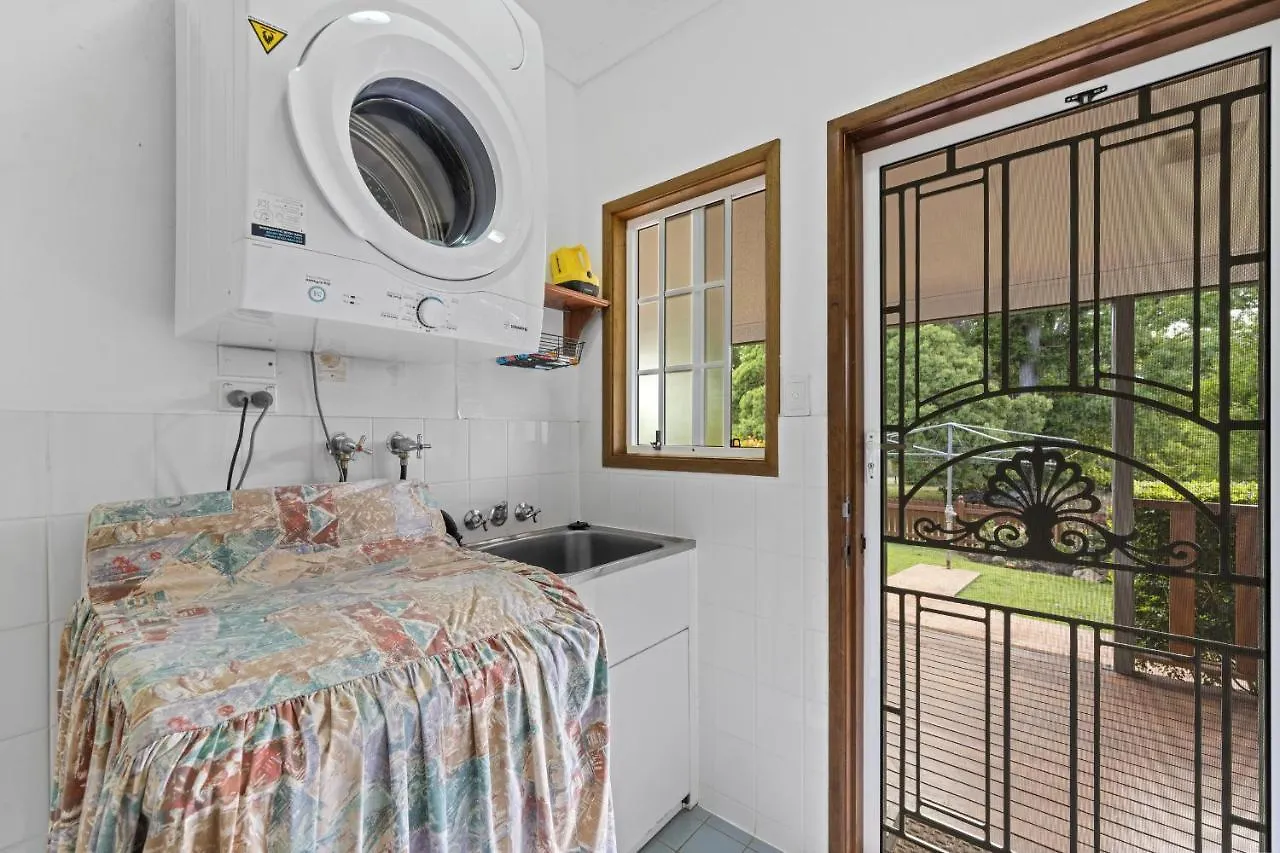 Birds 'N' Bloom Cottages Yungaburra