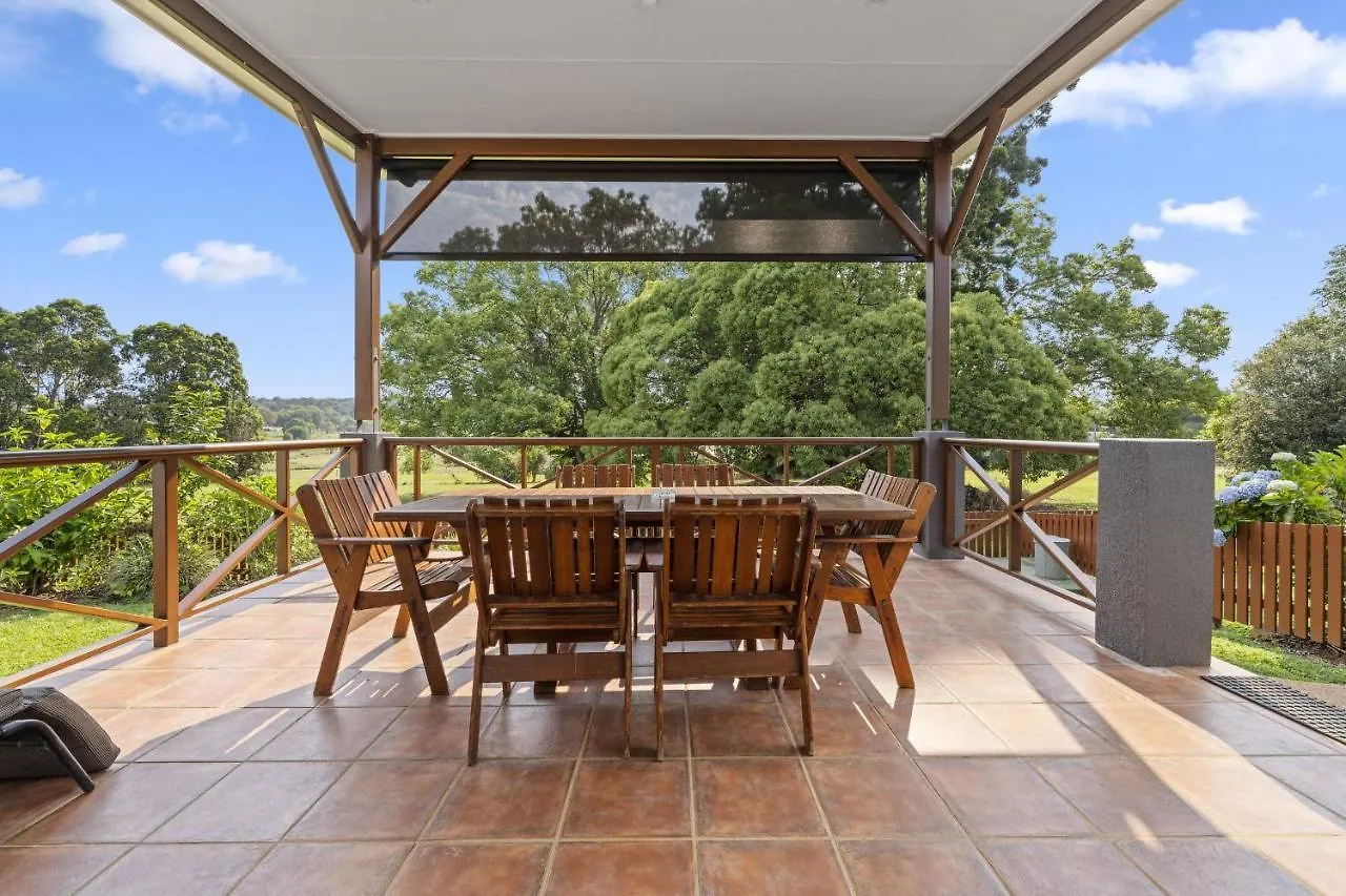 Holiday home Birds 'N' Bloom Cottages Yungaburra Australia
