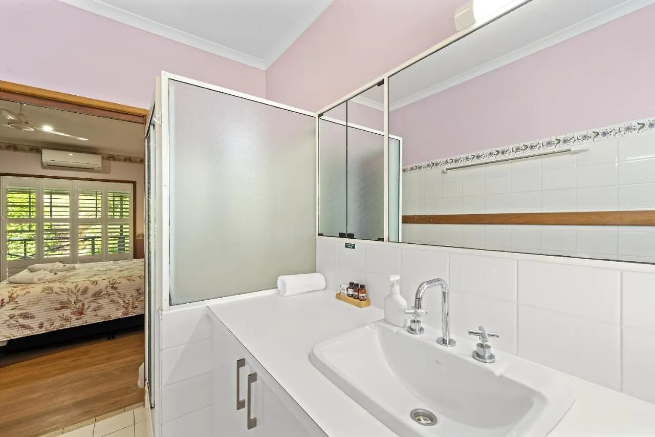 Birds 'N' Bloom Cottages Yungaburra