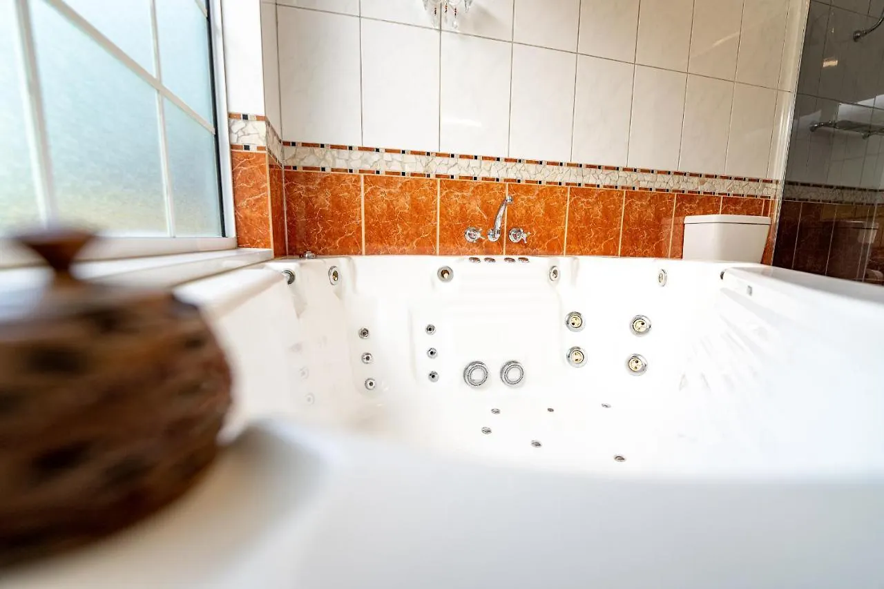 Holiday home Birds 'N' Bloom Cottages Yungaburra