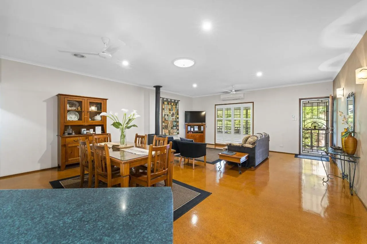Birds 'N' Bloom Cottages Yungaburra Australia