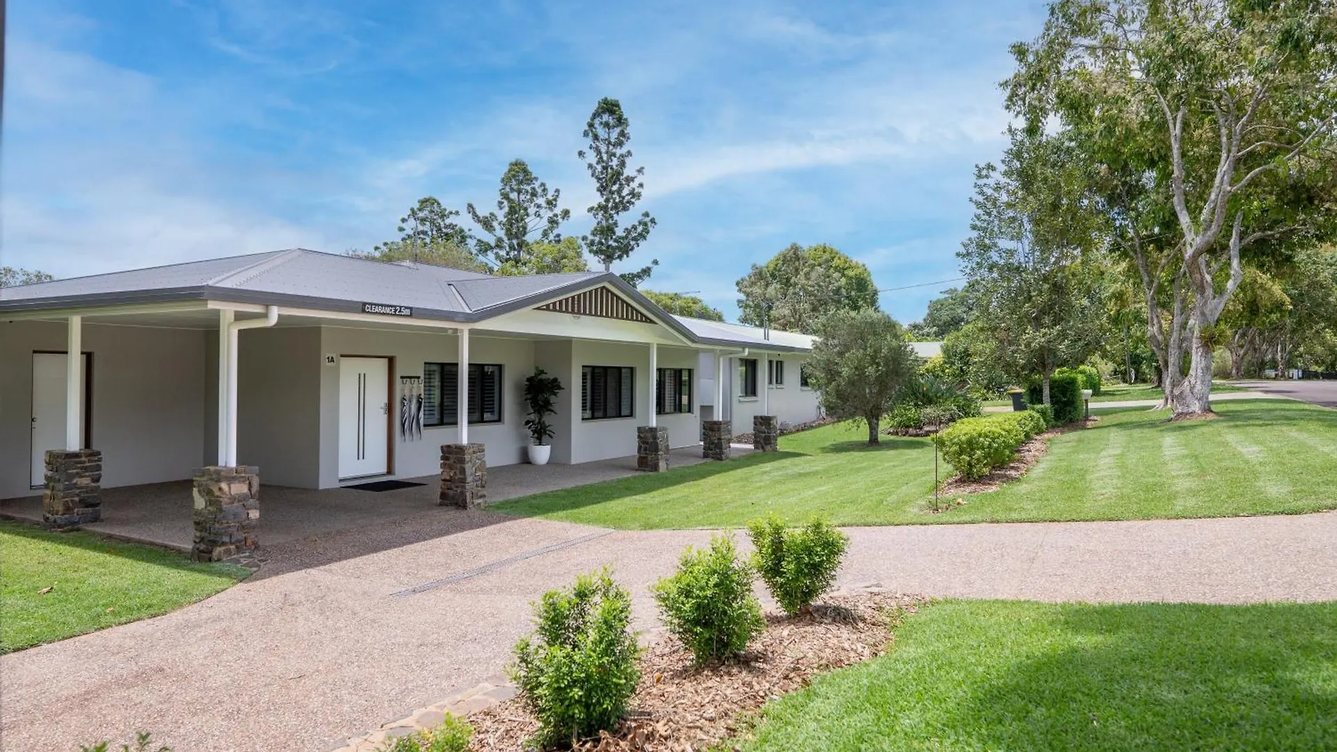 Holiday home Birds 'N' Bloom Cottages Yungaburra Australia
